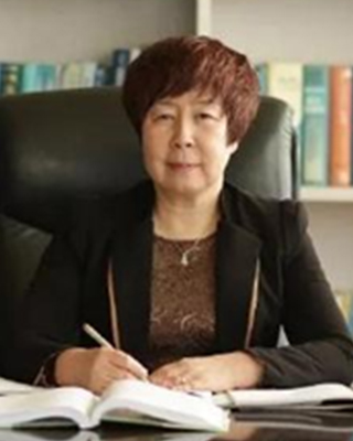 博士、教授、博导，国务院特殊津贴专家，大连富生天然药物开发有限公司董事长、研究院院长